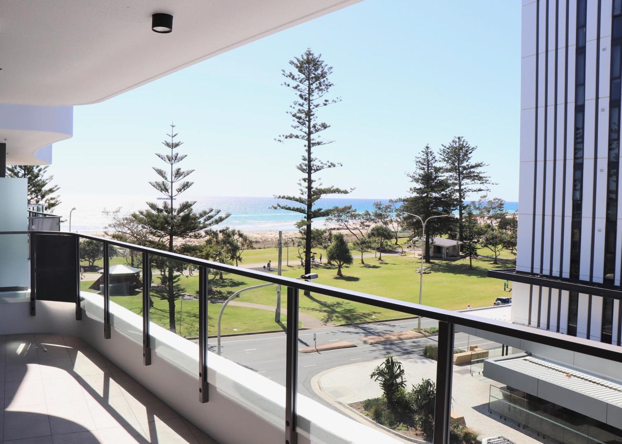 X Kirra Apartments Gold Coast Exterior photo